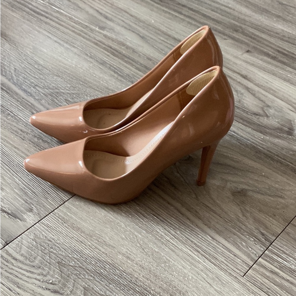 Brand new tan heels